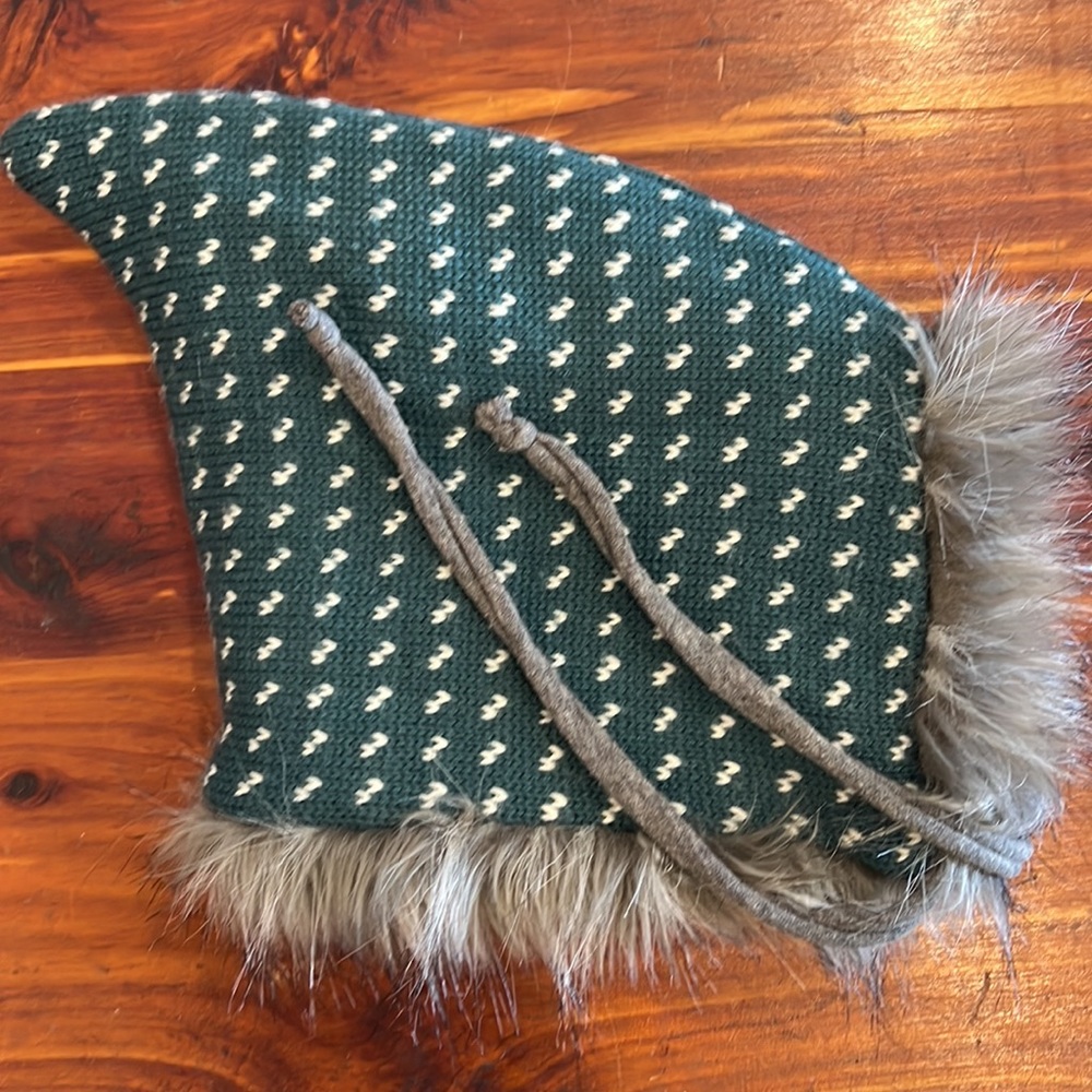 Girls’ Bespoke Hat and Hand Warmer, real fur - Picture 3 of 8